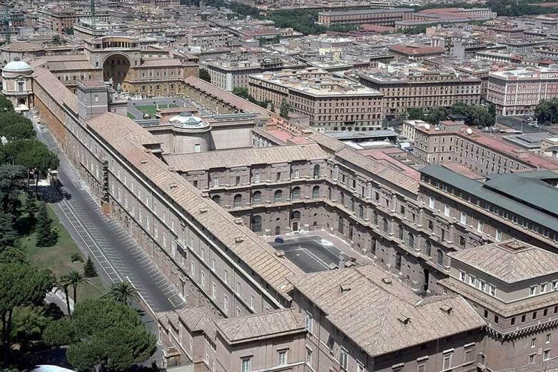 7.2 The Belvedere Court of the Vatican Palace – subratachak